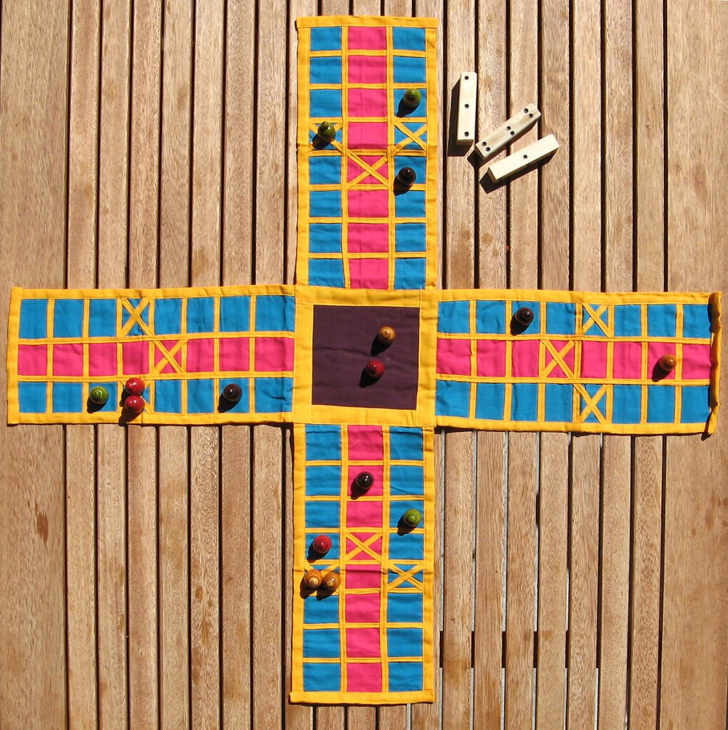 imagen de un parchís indio (Pachisi).